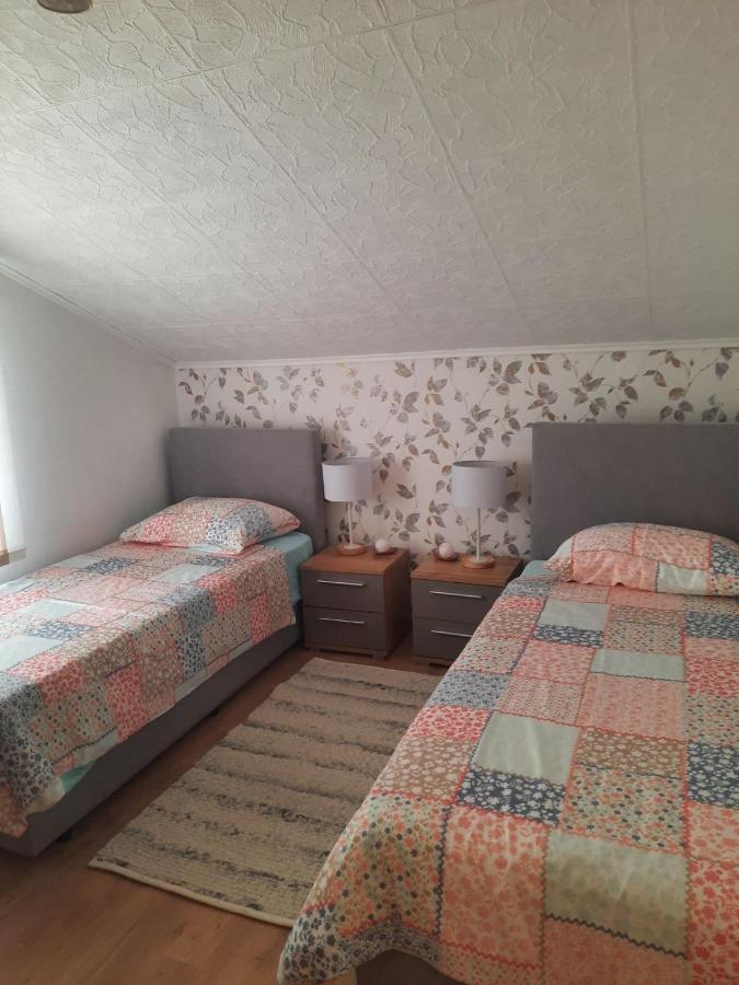 Andrea, Premium Three Bedroom Apartment, Entire Floor คาสตาฟ ภายนอก รูปภาพ