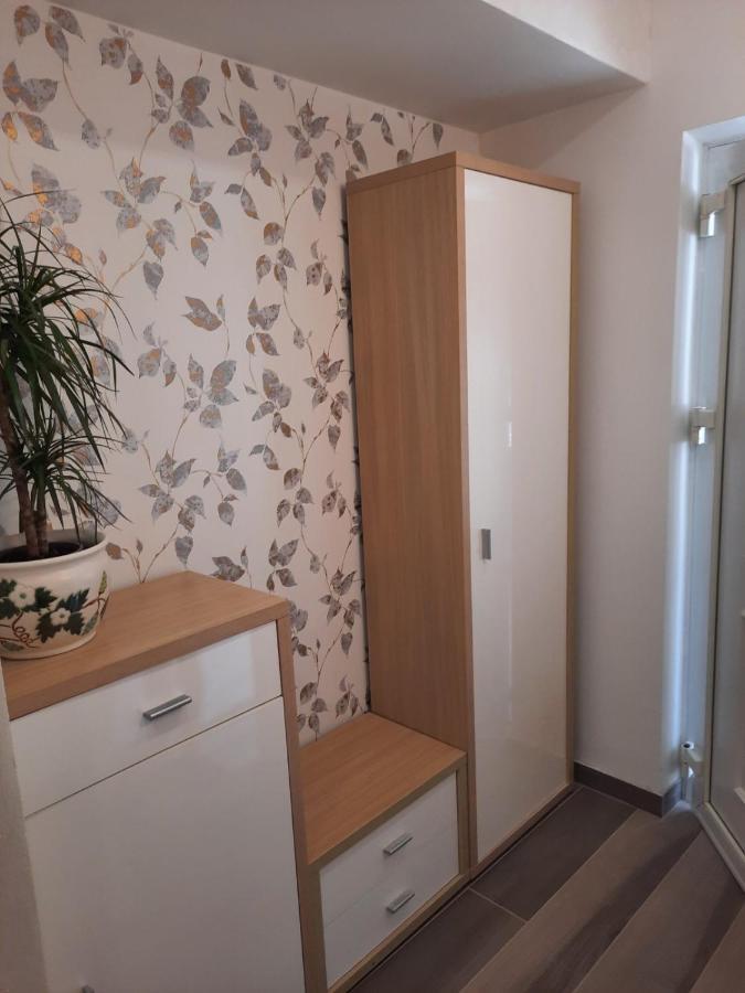 Andrea, Premium Three Bedroom Apartment, Entire Floor คาสตาฟ ภายนอก รูปภาพ